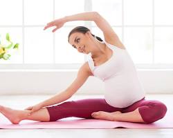 صورة pregnant woman doing yoga