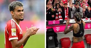 👏 Luis Diaz debuts for Bayern Munich and enjoys special moment with fan