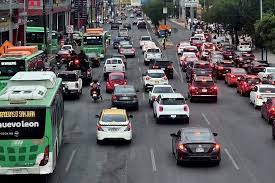 Inicia caos vial en Parque Fundidora
