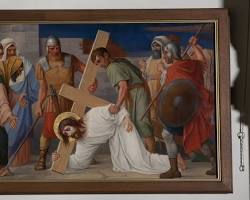صورة Statie 7 van de lijdensweg: Jezus valt voor de tweede keer onder het kruis