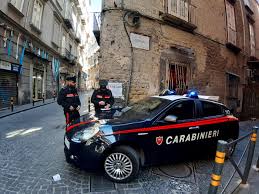 Scontro a fuoco a Napoli, ferite alle gambe due ragazze che passeggiavano