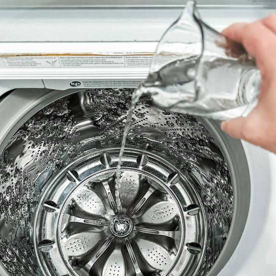 Bước 1: Giặt giải phóng màng sáp với Giấm Trắng và Nước Nóng
