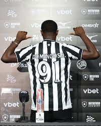 Domingos Andrade exalta o Botafogo e explica estilo de jogo: "Recuperar a bola e carregar o piano"