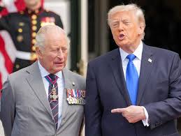 Charles III embarrassé par les faux pas diplomatiques de Donald Trump