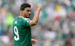 ¿Por qué Raúl Jiménez juega con una banda protectora en su cabeza en México vs. Ecuador por el Mundial 2026?