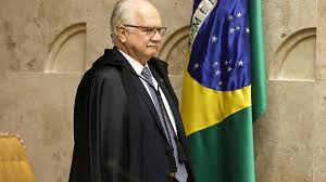 Josias de Souza: Fachin recoloca o óbvio no trilho ao acenar com punição de togas
