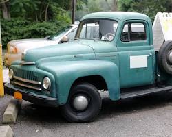 1951 International Harvester L-170 flatbed truck