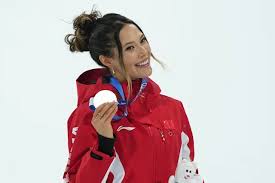 Eileen Gu’s Triple Allegiance Shift: From USA to China to Now Spain? The World Cup Jersey Controversy Splitting Fans and Redefining Olympic Loyalty