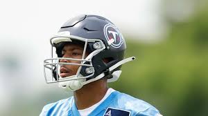 Tyler Lockett with his new team