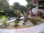 Giardino con ciottoli -