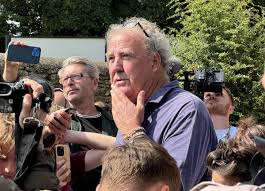 Jeremy Clarkson beats hosepipe ban with green lawns at Cotswolds pub — Oxford Mail