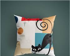 living room with a cat on a Nordic style cushionの画像