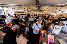 Feira do Livro começa neste sábado (30) em SP com Sandro Veronesi e podcast ao vivo; confira a programação