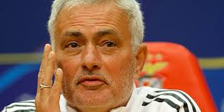 Mourinho explica aposta em Ivanovic: «Esticar o jogo e fazê-los correr para trás»