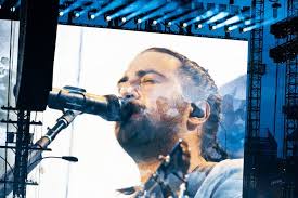 With ‘The Great Divide Tour,’ Noah Kahan made a sold-out Citizens Bank Park feel like a melancholic suburban backyard