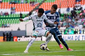 León Receiving Pachuca