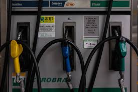 Governo publica decreto com subvenção de R$ 0,44 por litro na gasolina