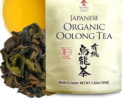 Japanese Oolong tea Uroncha yellow liquid and loose leaf, do AI tạo