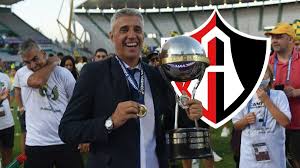 Hernán Crespo toma la delantera para ser entrenador del Atlas; buscan cerrar técnico esta semana