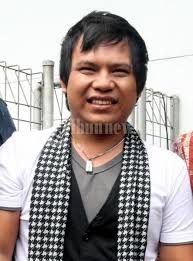 Faank (vokal) Wali Band, group musik asal Blora, akan segera merilis album baru aliran melayu dangdut, pernyataan itu di utarakan usai mentas di acara ... - 20120221_Faank_Wali_Band_