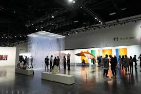 Art Basel Miami Beach 2025: Strong Sales and Digital Art Buzz