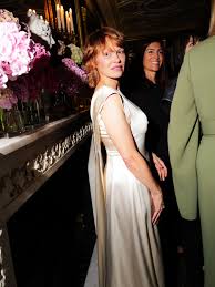 https://www.cosmopolitan.com/style-beauty/beauty/a68132577/pamela-anderson-ginger-shag-haircut/