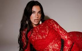 Dua Lipa rinde homenaje a Selena en su último concierto de su gira Optimism Radical; canta 