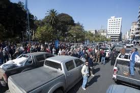 Resultado de imagen para imagens del la protesta de campo en tucuman en la plaza independencia