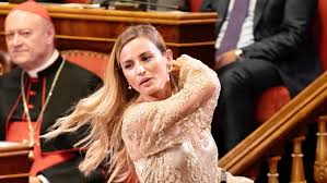 La Fenice licenzia Beatrice Venezi dopo le polemiche: annullate tutte le collaborazioni future