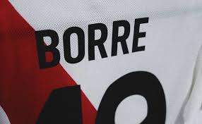 La decisión de Coudet con Rafael Santos Borré a minutos del partido de River contra Aldosivi