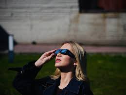 Éclipse: "les lunettes ne protègent que pendant trois minutes", vrai ou faux? — RMC