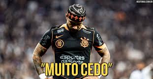 Técnico do Corinthians vê risco e segura retorno de Memphis Depay