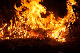  MWANAMKE ACHOMWA MOTO ILI KUTEKETEZA MAPEPO