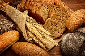 Znalezione obrazy dla zapytania IV Pełnoziarniste produkty zbożowe (np. chleb razowy czy pełnoziarnisty, grube kasze) powinny być dla ciebie głównym źródłem energii.