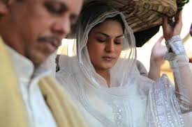 Veena Malik at Ajmer Sharif Dargah. Prev. Next. Advertisement - veena-malik-ajmer-sharif-dargah_136271541022