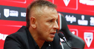 Rafinha é promovido a executivo de futebol no São Paulo: ‘Me sinto muito preparado’