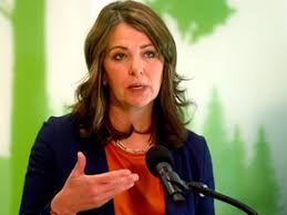 Alberta Premier Danielle Smith Navigates US Tariff Threats and Controversial Fundraiser Appearance