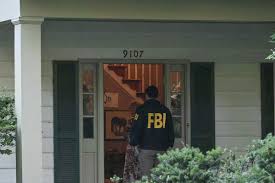 Em missão incomum, FBI retira de Cuba criança que faria cirurgia de transição após suspeita de sequestro por genitora trans