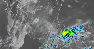 Actividad eléctrica y granizo en Acapulco, calor extremo en Culiacán