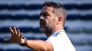 Cruzeiro aumenta valores e prepara segunda oferta para ter zagueiro da Premier League
