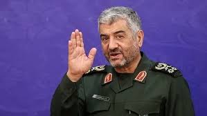 فرمانده پیشین سپاه: موشک‌های بالستیک ما قادر به هدف‌گیری ناوهای در حال حرکت هستند