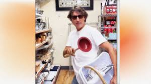 Justin Trudeau and a toilet plunger went viral in Home Hardware