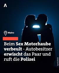 Ungewöhnliche Geräusche haben am Wochenende einen Mainzer aufmerksam gemacht: https://1.ard.de/motorhaube-sex Am Auto lagen sowohl benutzte als auch unbenutzte Kondome.