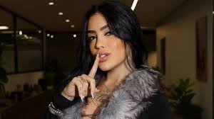 MC Mirella tem show cancelado em casa LGBTQIA+ após apoio a Flávio