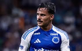 De olho em Kaiki Bruno, Flamengo monitora negociação do Cruzeiro por lateral-esquerdo