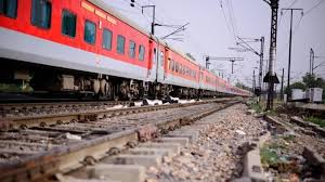 दिल्ली से गाजियाबाद जा रही ट्रेन हादसे का शिकार, कहां बेपटरी हुई रेलगाड़ी?