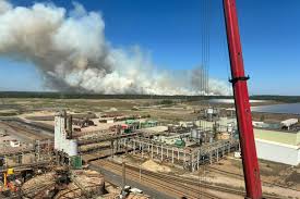 36 brandweermannen uit Belgisch-Limburg helpen grote brand op defensieterrein in de buurt van Weert blussen