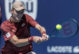 Martín Landaluce se cuela en cuartos de Miami tras remontar ante Korda, verdugo de Alcaraz