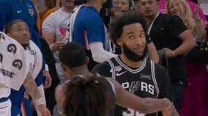 Champagnie's fifth 3 pads Spurs' lead before halftime
