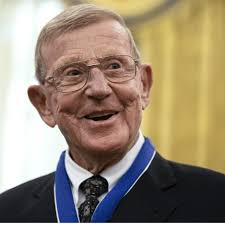 Notre Dame Legend Lou Holtz Revealed Why He Thinks Fighting Irish Are "A 
Great Team" This Year